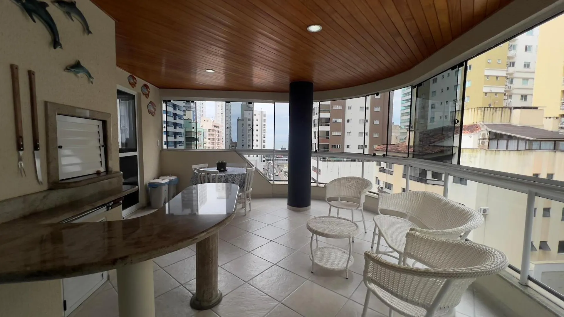 3 Dorms Com Vista A 250 Mts Do Mar No Centro Da Meia Praia Itapema